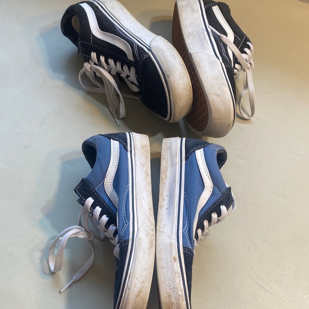 Vans Low-Top Sneakers in Black and Blue - Picture 2 of 4